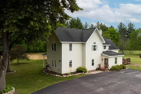 8916 Hodge Rd, Kingsley, MI 49649