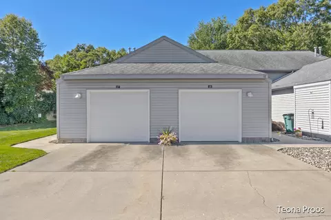 1295 Whitehall Rd #17, Muskegon, MI 49445