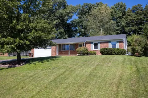 3104 John Glenn Dr, Jackson, MI 49201