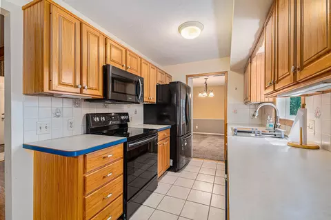 823 Glenview Dr, Plainwell, MI 49080 photo 9