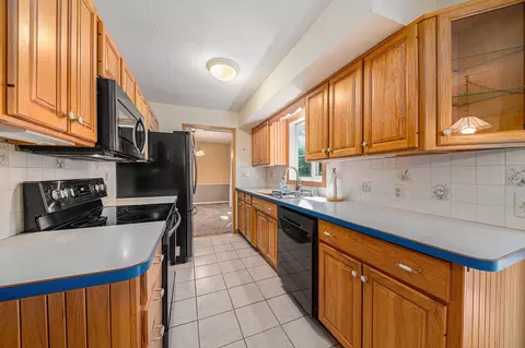 823 Glenview Dr, Plainwell, MI 49080 photo 8