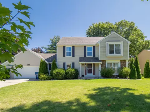 3020 Hunters Hl, Kalamazoo, MI 49048
