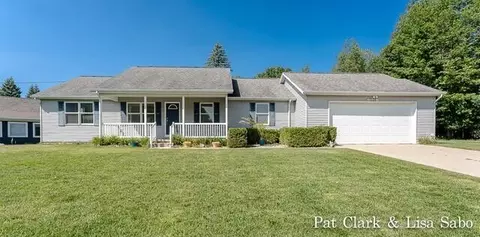7125 Southwest Dr, Canadian Lakes, MI 49346