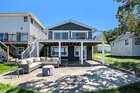 1393 E Crooked Lake Dr, Kalamazoo, MI 49009
