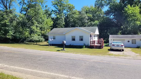 22071 N Angling Rd, Centreville, MI 49032