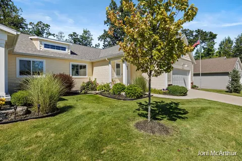 1463 Trailview Dr, Greenville, MI 48838