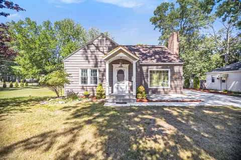 1850 Seminole Rd, Norton Shores, MI 49441
