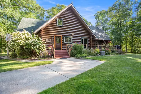 14249 17 Mile Rd NE, Gowen, MI 49326