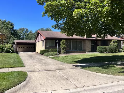 2111 Okemos Dr SE, Grand Rapids, MI 49506