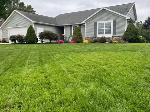 883 Wallin Dr, Jenison, MI 49428