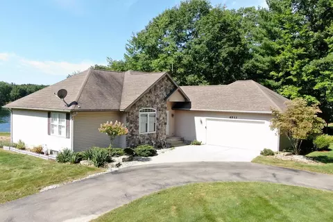 6533 Clubhouse Dr E, Canadian Lakes, MI 49346