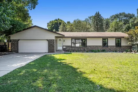 2188 Whispering Dunes Dr, Holland, MI 49424