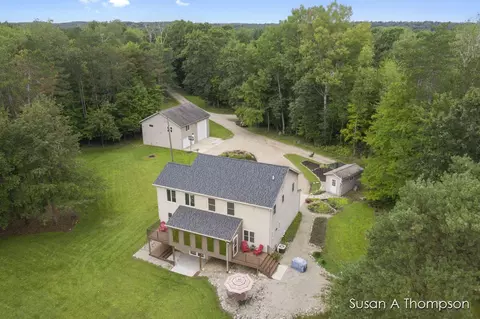 8421 Cooper Ct, Greenville, MI 48838