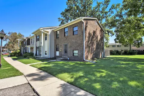 8390 Lakeview Dr, Ypsilanti, MI 48198