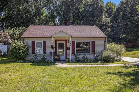 744 E Prospect St, Marshall, MI 49068 photo 2