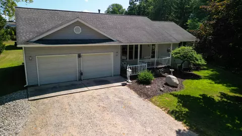 4586 Meadowbrook Ln, Fremont, MI 49412