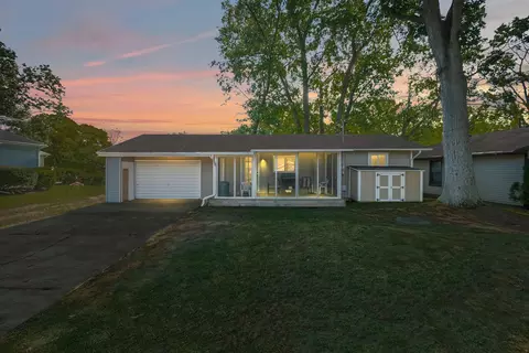 1464 Northview Dr, Hillsdale, MI 49242