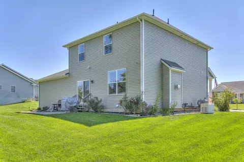 838 Meadows Dr, Jackson, MI 49203 photo 2