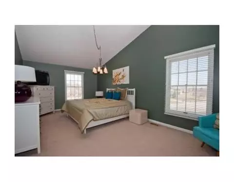 311 Hunters Ridge Dr, Pittsfield, MI 48176 photo 9