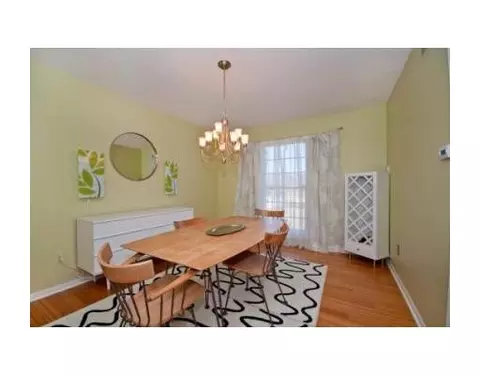 311 Hunters Ridge Dr, Pittsfield, MI 48176 photo 2