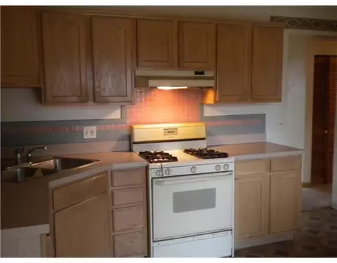 16206 Oaktree, Romulus, MI 48174 photo 4