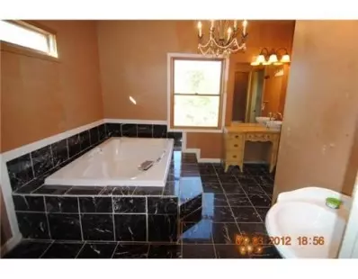 7186 Suncrest Dr, Saline, MI 48176 photo 10