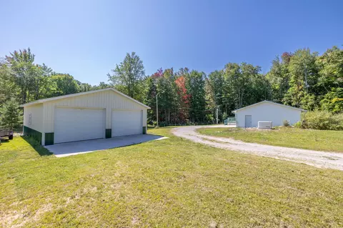 4574 W Herrick Rd, Farwell, MI 48622