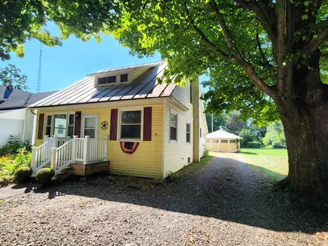 314 E Orchard St, Delton, MI 49046