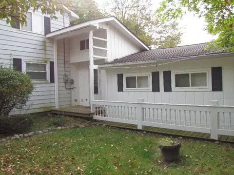 905 Army Rd, Leonard, MI 48367 photo 2