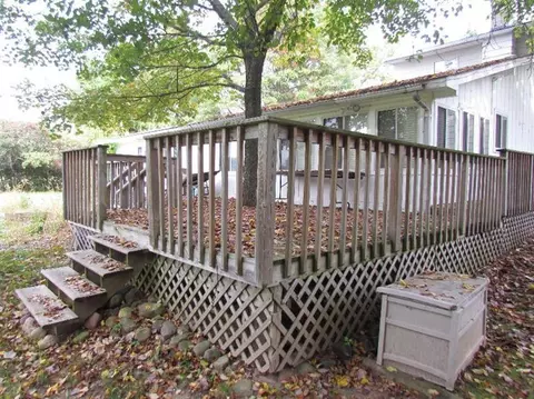905 Army Rd, Leonard, MI 48367 photo 5