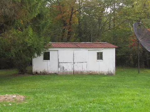 905 Army Rd, Leonard, MI 48367 photo 4