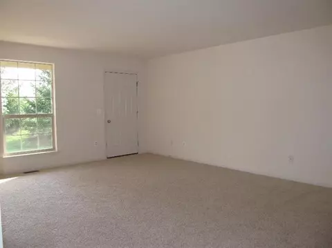115 Commons Cir, Saline, MI 48176 photo 4