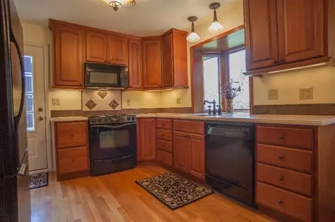 339 Brookside Dr, Ann Arbor, MI 48105 photo 6