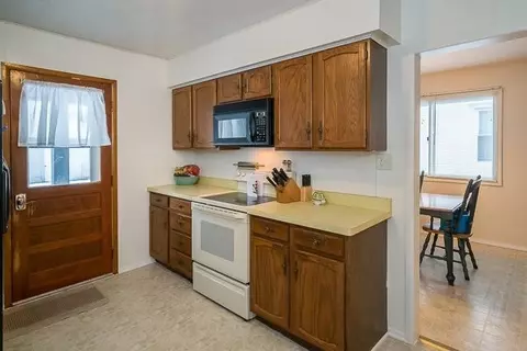 817 Whitney St, Jackson, MI 49202 photo 10