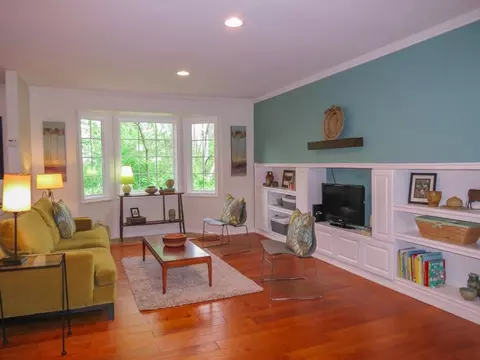 2049 Camelot Rd, Ann Arbor, MI 48104 photo 9