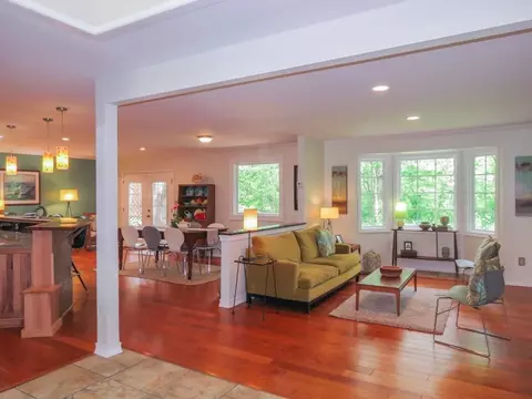 2049 Camelot Rd, Ann Arbor, MI 48104 photo 8