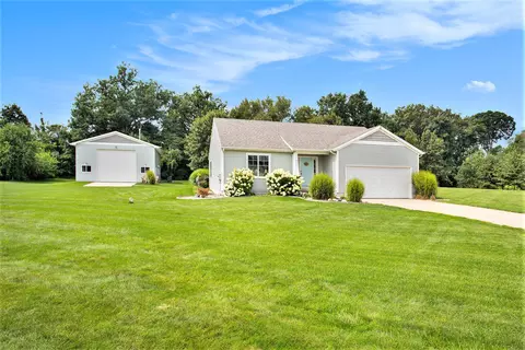 9201 Wabasis Pointe Dr NE, Greenville, MI 48838