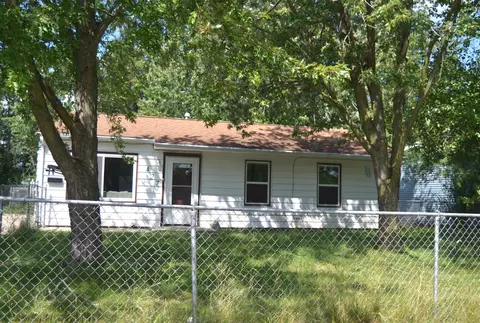 427 May Dr, Adrian, MI 49221 photo 2