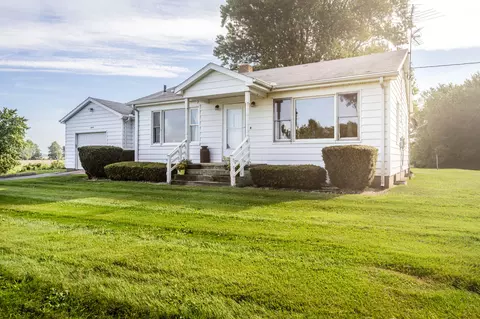 12499 Cleveland Ave, Buchanan, MI 49107