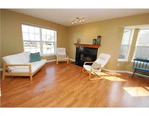 8231 Webster Dr, Dexter, MI 48130 photo 2