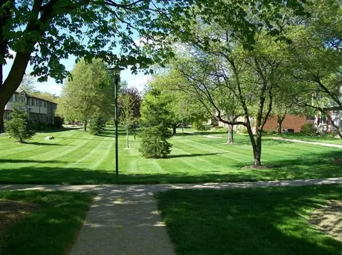 183 Sheffield Dr, Saline, MI 48176 photo 3