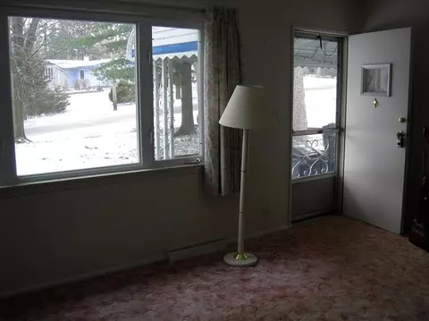 1049 Pine Tree Dr, Ann Arbor, MI 48103 photo 4