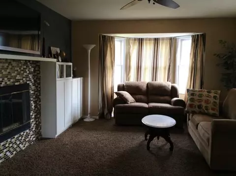 2187 Four Meadows Dr, Temperance, MI 48182 photo 9