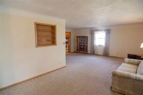 12877 Matthews St, Carleton, MI 48117 photo 4