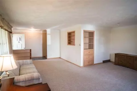 12877 Matthews St, Carleton, MI 48117 photo 2