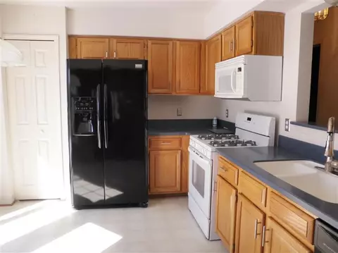 3988 E Hunters Cir, Canton, MI 48188 photo 6