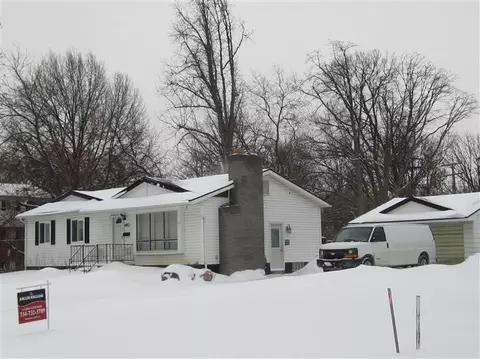 482 Starr Rd, Troy, MI 48083 photo 2