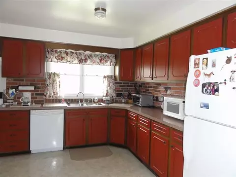 318 E Henry St, Saline, MI 48176 photo 9