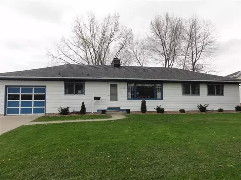 318 E Henry St, Saline, MI 48176 photo 1