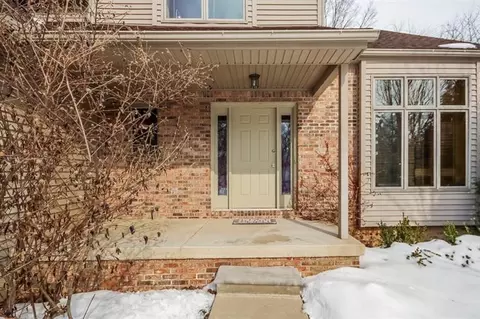 2040 Chestnut Cres, Saline, MI 48176 photo 2